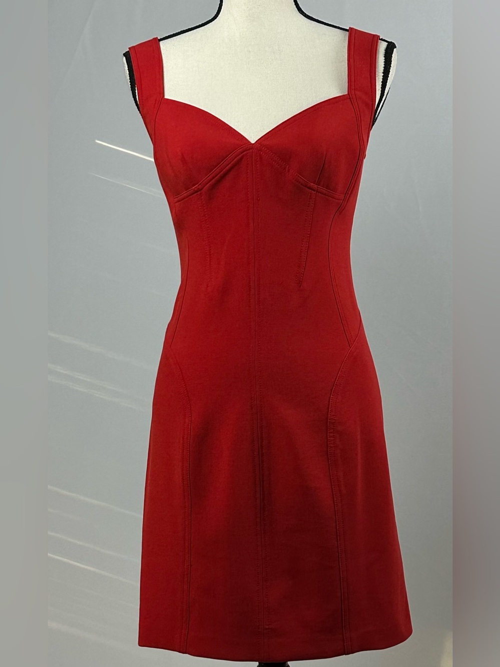 DIANE VON FURSTENBERG red structured panel sweetheart neck dress - size 10